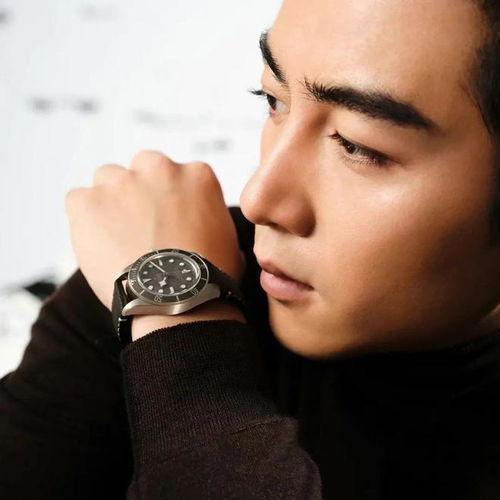 娱乐圈八卦最新爆料许凯,娱乐圈新晋小生情史再掀波澜